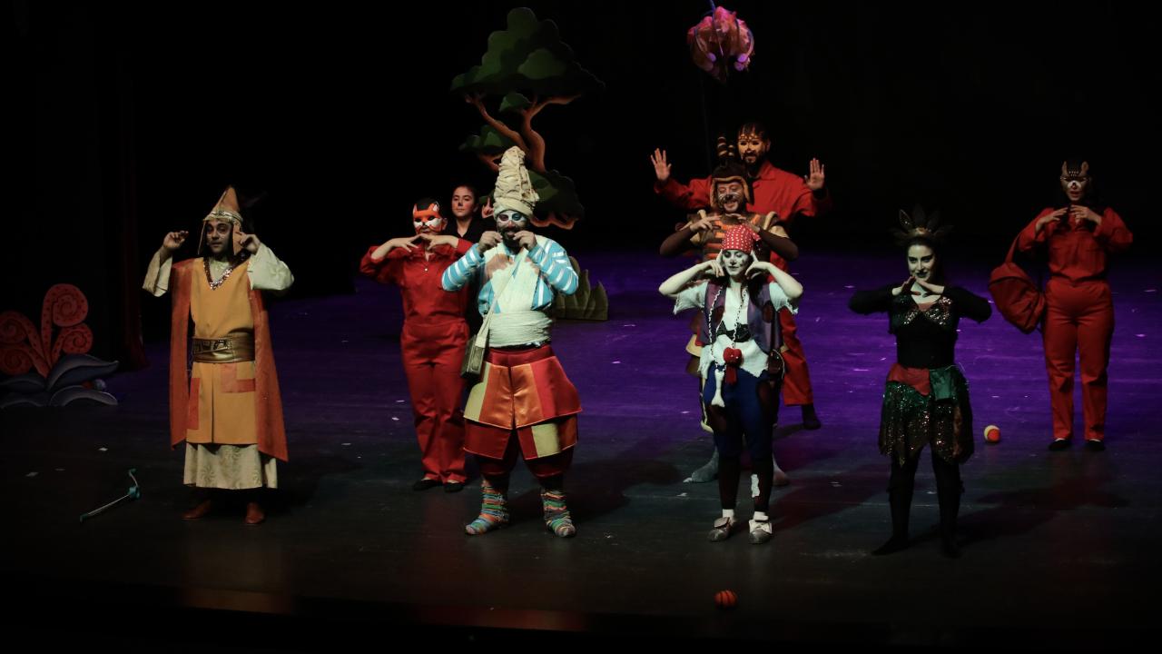 Samsun'da Masal Şatosu minik seyircileriyle buluşuyor