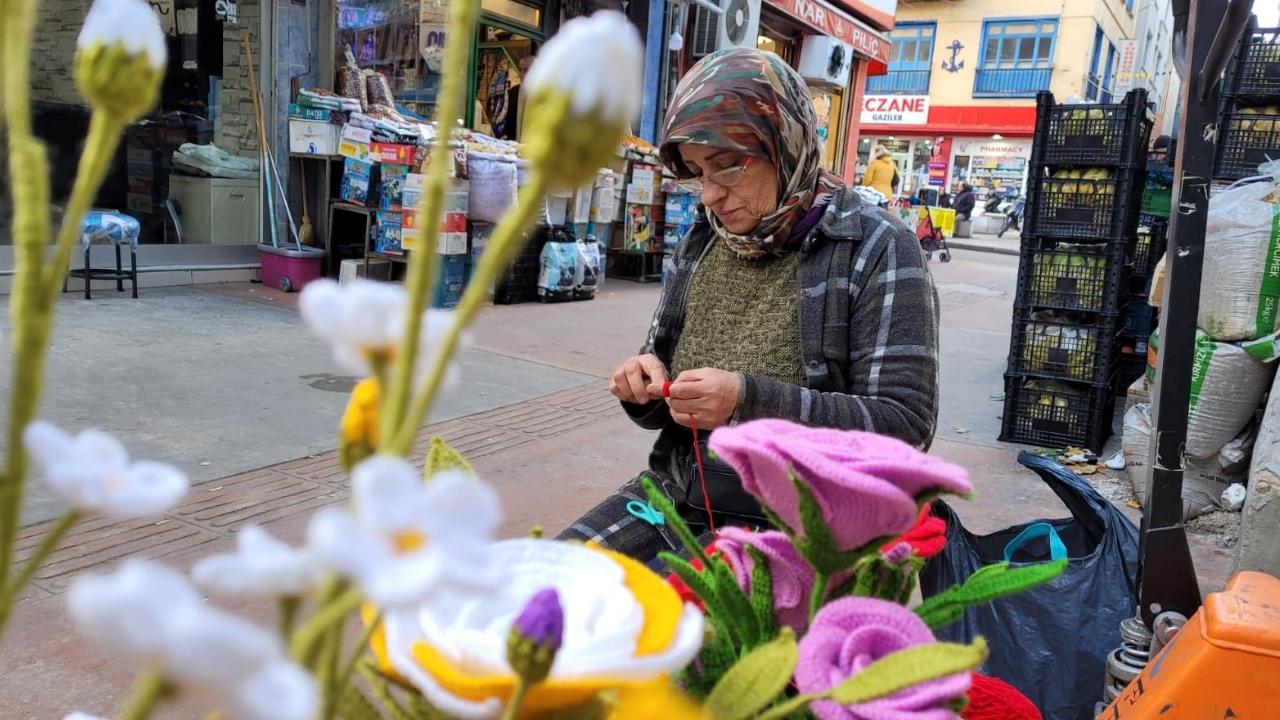 Samsun'da örgü ipleri solmayan çiçeklere dönüşüyor