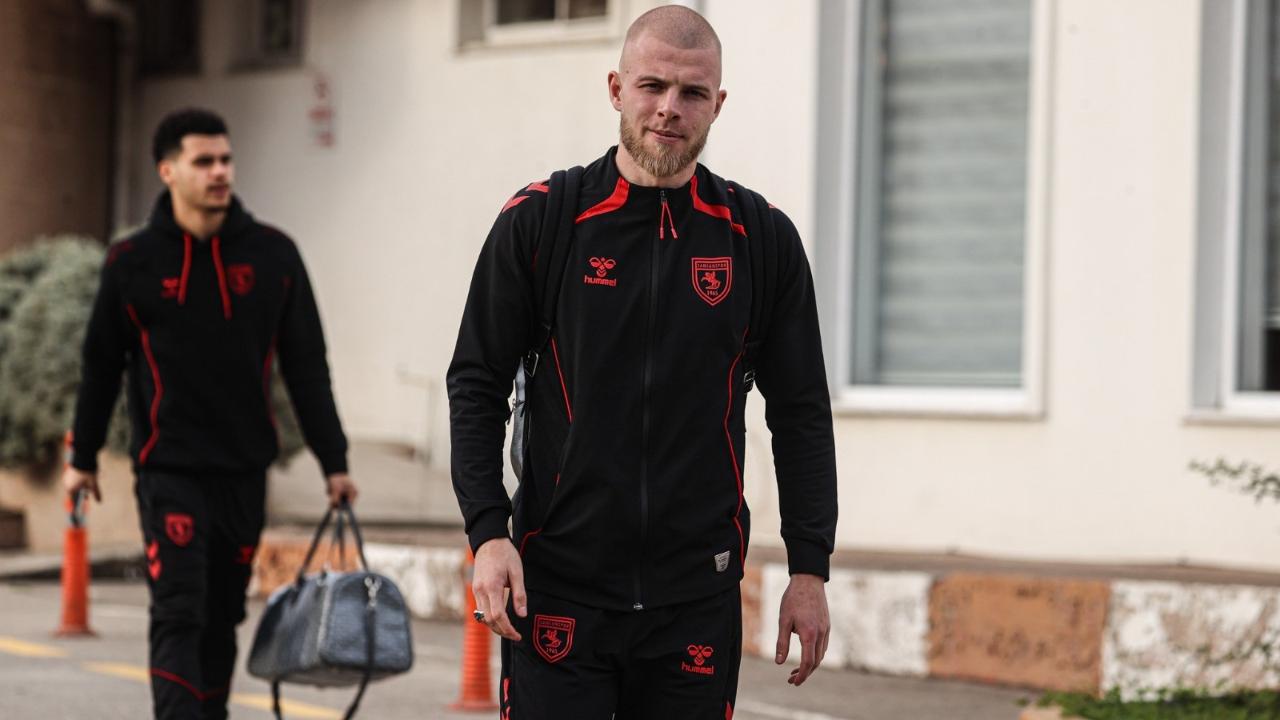 Samsunspor, Kasımpaşa maçı için uçakla İstanbul'a hareket etti