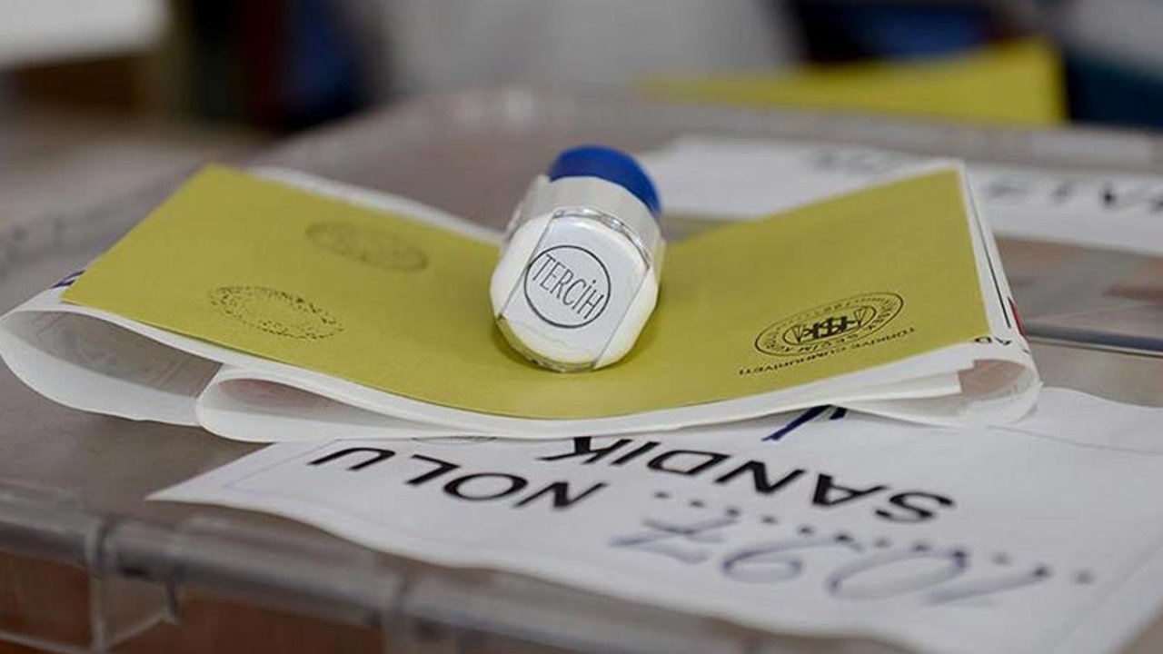 Seçim anketinde bu kez gençlere soruldu! CHP ile AK Parti arasında fark açıldı... Üçüncü sırada sürpriz parti