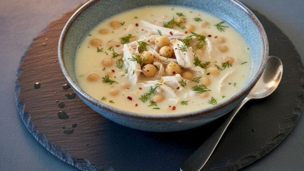Sofralara sıcaklık katan nohutlu tavuk çorbası tarifi