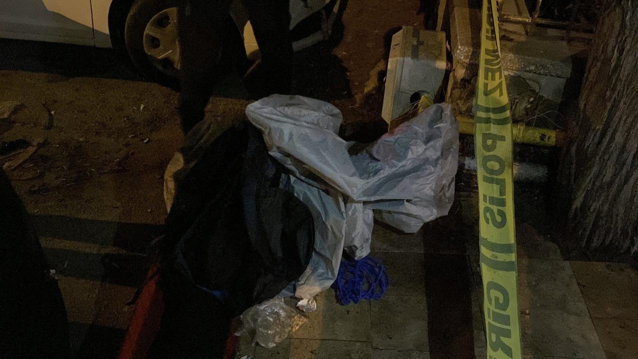 Şüpheli çanta paniği! Fünye ile patlatıldı