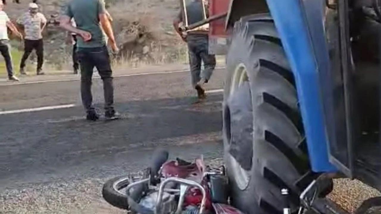 Traktörle çarpışan motosiklet sürücüsü hayatını kaybetti