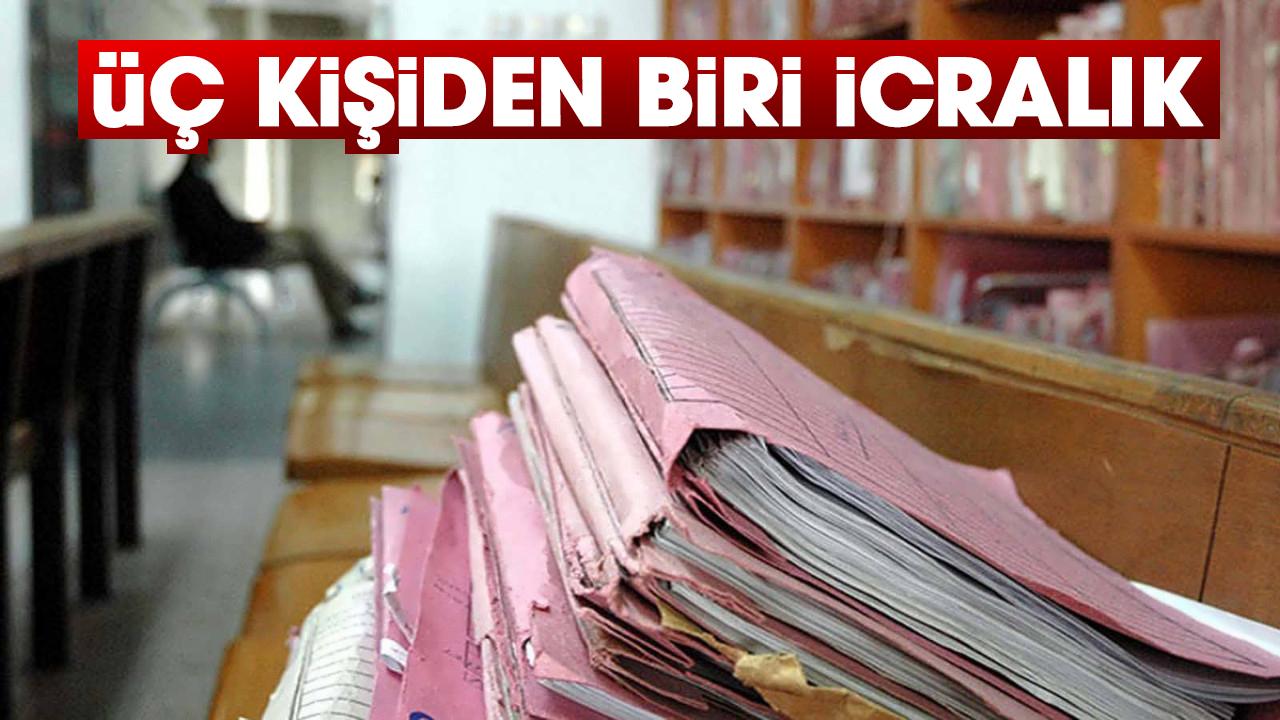 Üç kişiden biri icralık