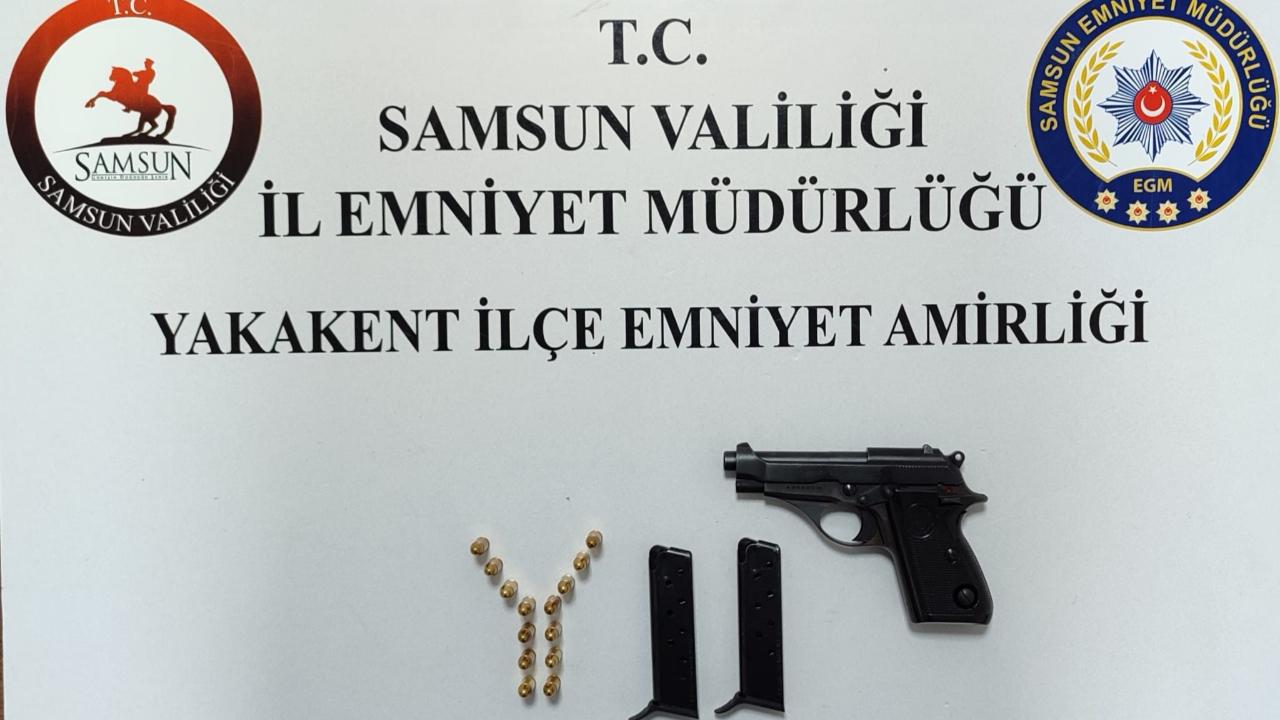 Yakakent’te Araçta Ruhsatsız Tabanca Ele Geçirildi