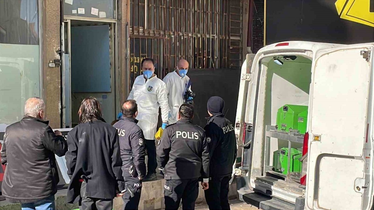 Yakınlarının haber alamadığı şahıs evinde ölü bulundu