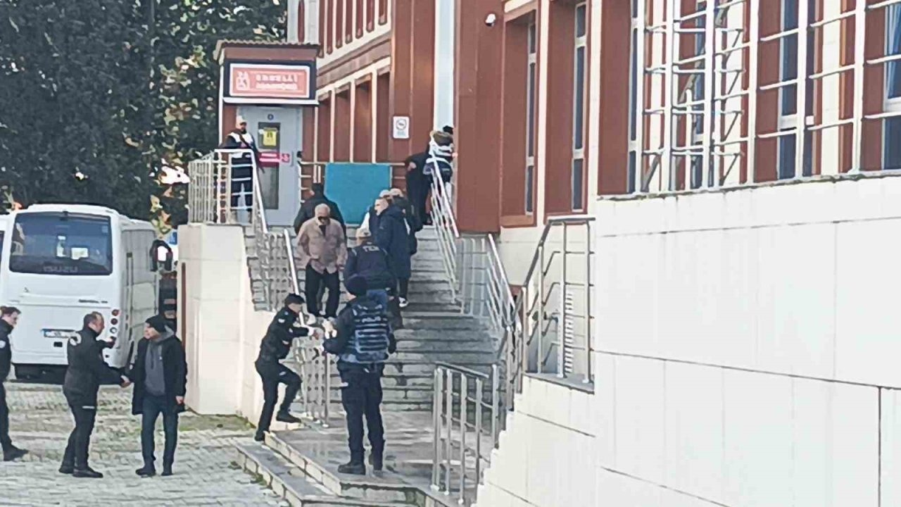 Yalova’da DEAŞ operasyonunda yakalanan 25 şüpheli adliyeye sevk edildi