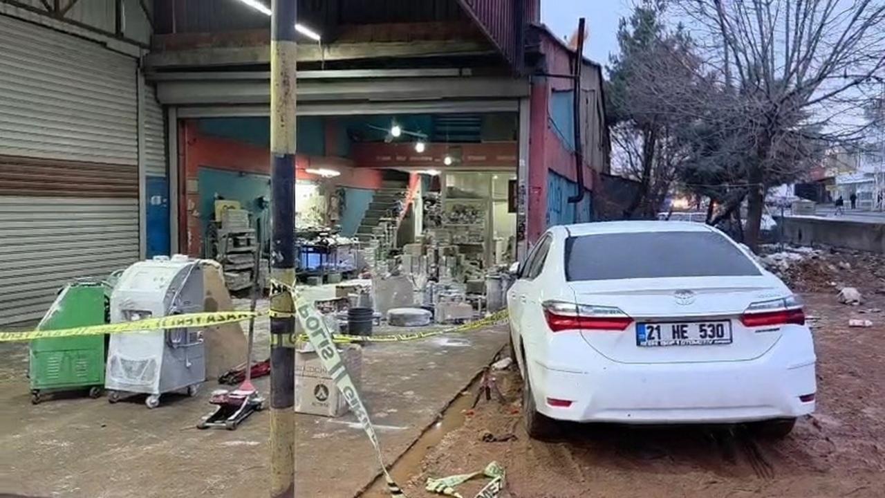 Yanıcı madde atılan sobada bomba gibi patladı! 1’i ağır, 4 yaralı