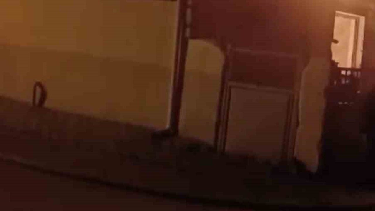 Yılbaşı gecesi köy evi alevlere teslim oldu