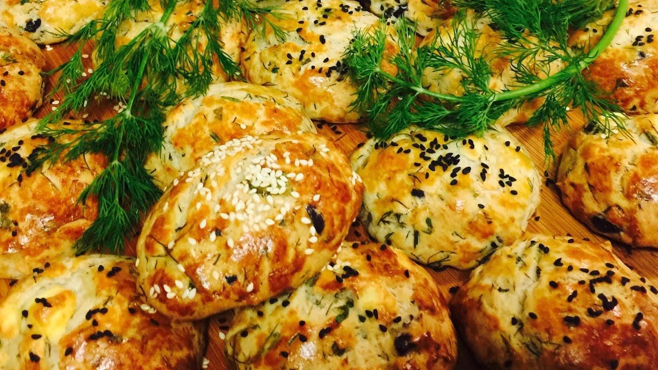 Yumuşacık dokulu zeytinli dereotlu poğaça ile çay saatlerine lezzet katın