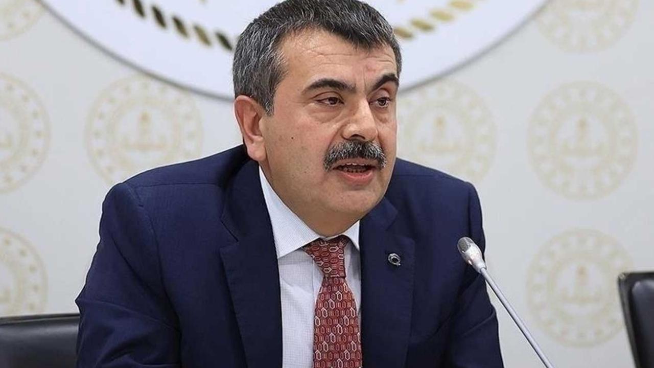 Yusuf Tekin'den Atatürksüz karne iddialarına cevap