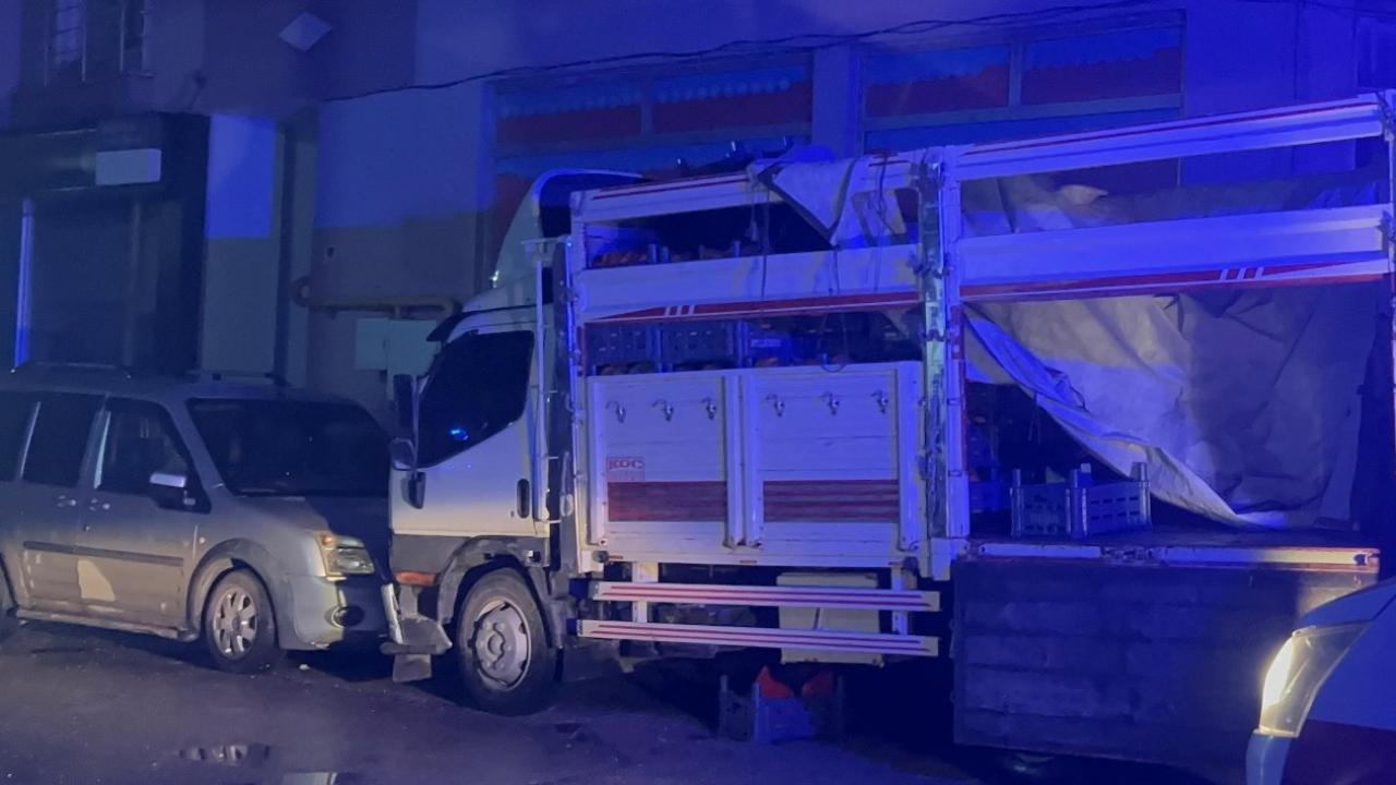 17 yaşındaki kız 4. kattan düşerek kamyonet kasasına çakıldı