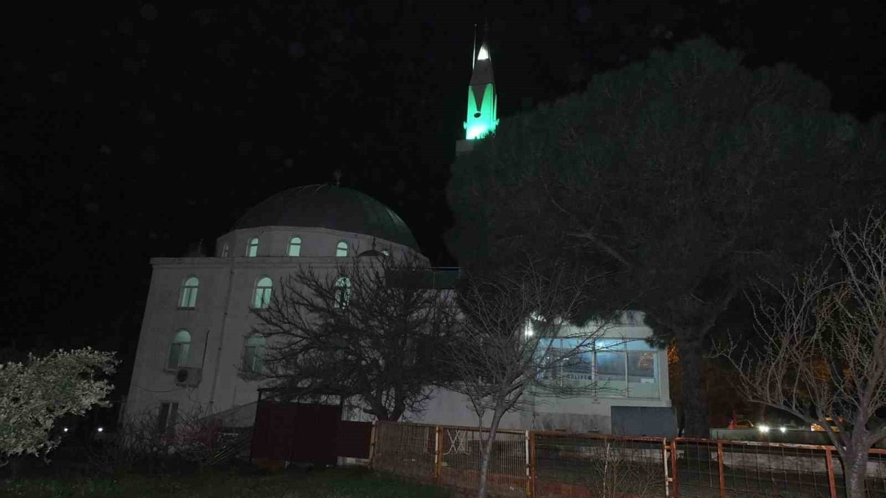 3 dakika erken okunan ezan kafaları karıştırdı