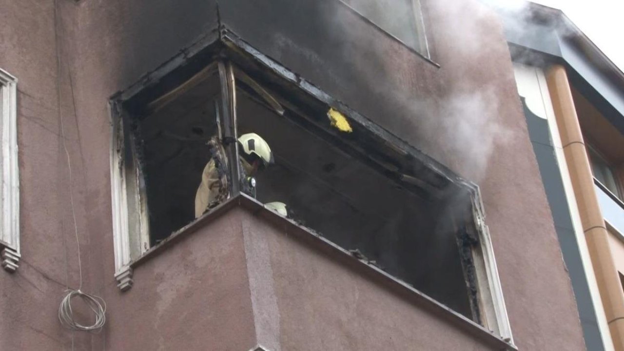 4 katlı binada yangın paniği: Küle dönenen daire kullanılamaz hale geldi