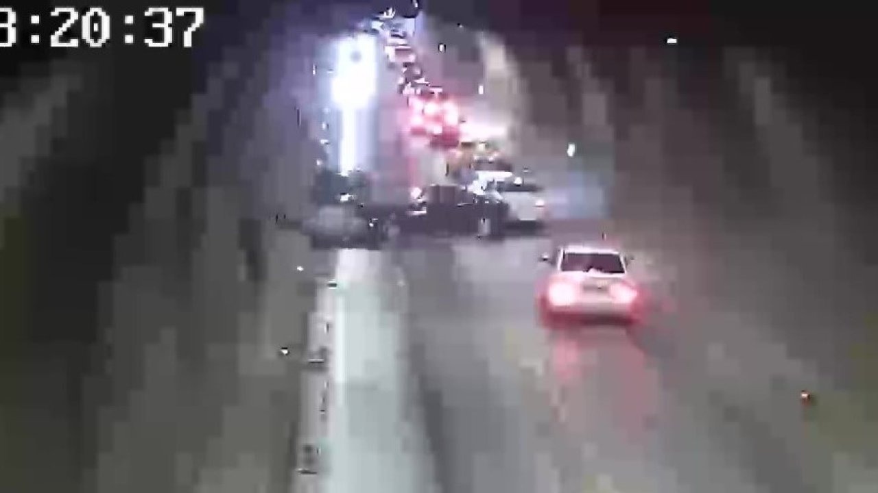 Amasya’da tünelde otomobiller kafa kafaya çarpıştı! Feci kaza