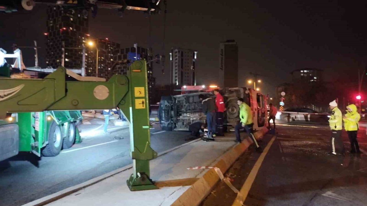 Ambulans ile cip kafa kafaya çarpıştı: 3 yaralı