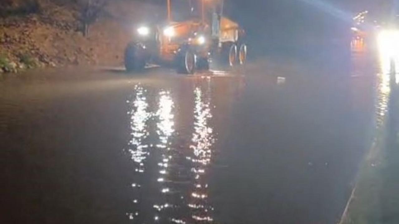 Aydın'da sağanak ulaşımı durdurdu