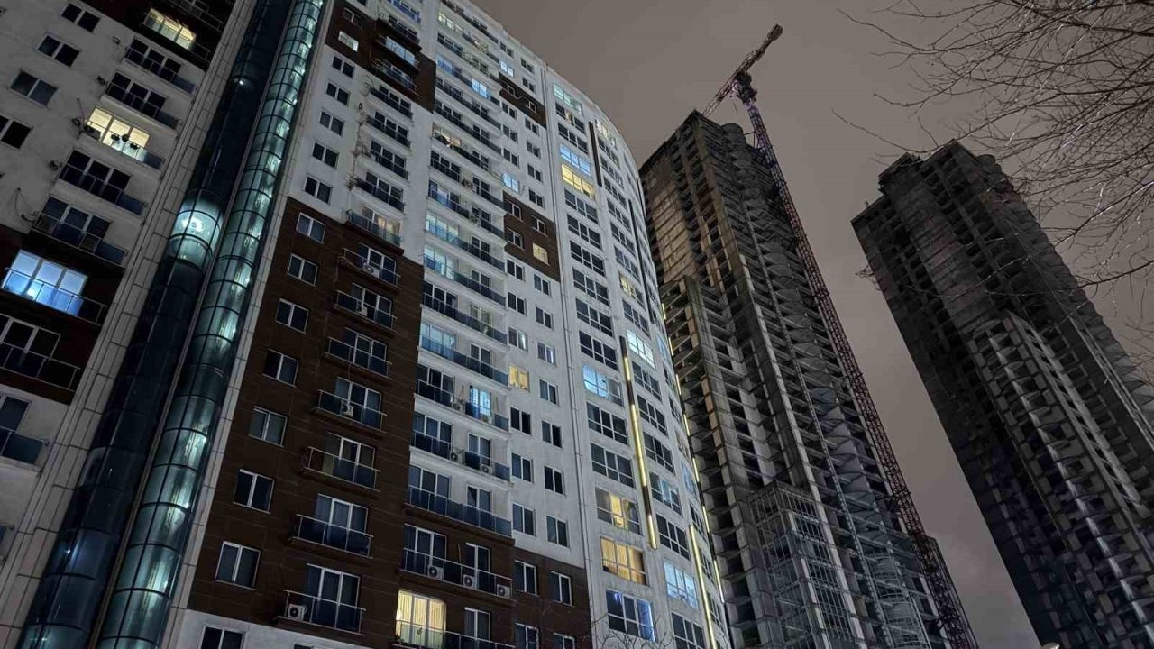 Bir sitede 2 kişi silahla vurulmuş halde ölü bulundu