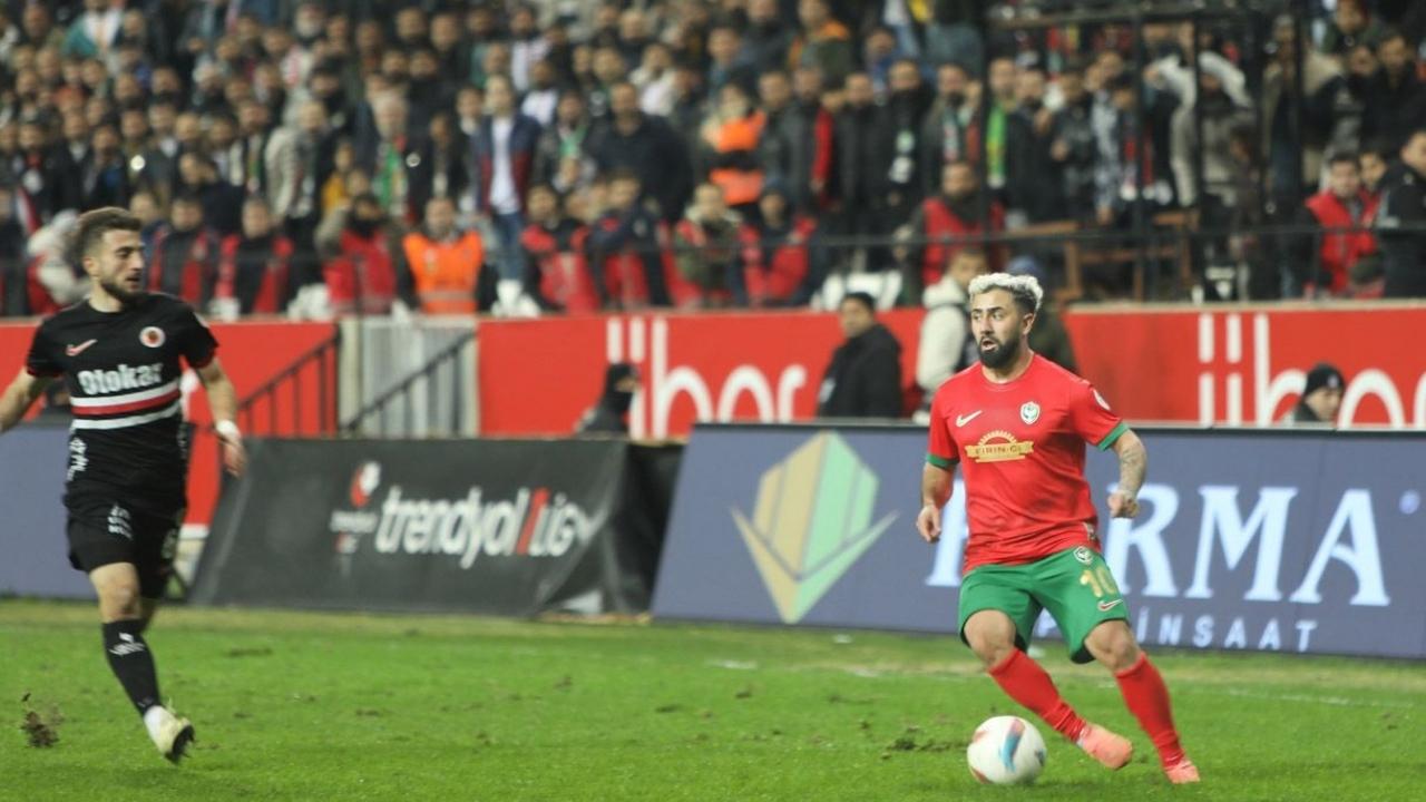 Çekdar Orhan kaç maç ceza aldı?