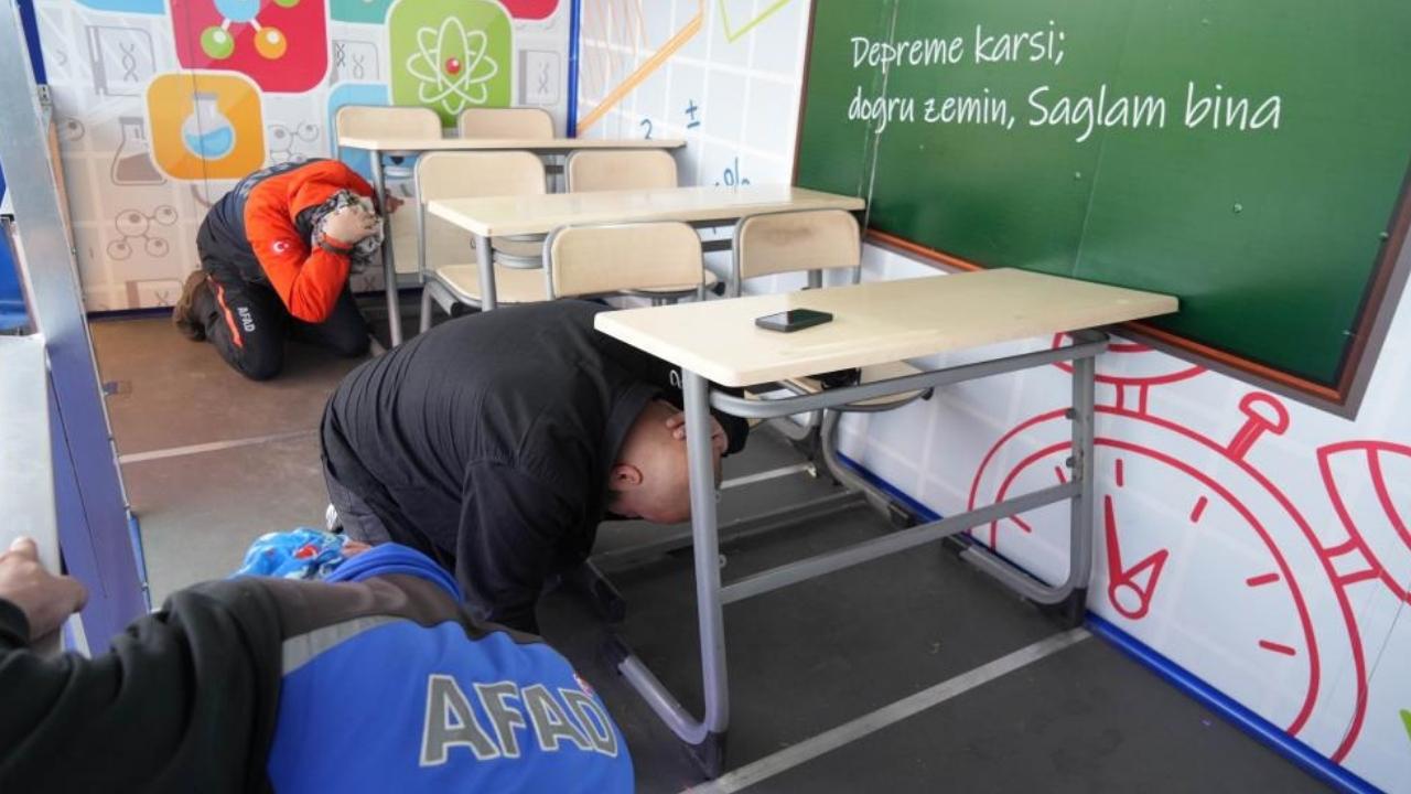 Deprem Simülasyon Tırı Samsun’da eğitimlere başladı