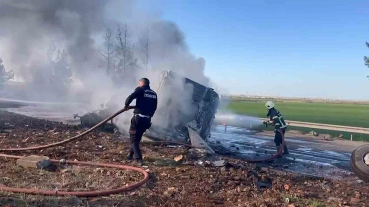 Devrilen yakıt yüklü tır alev topuna döndü