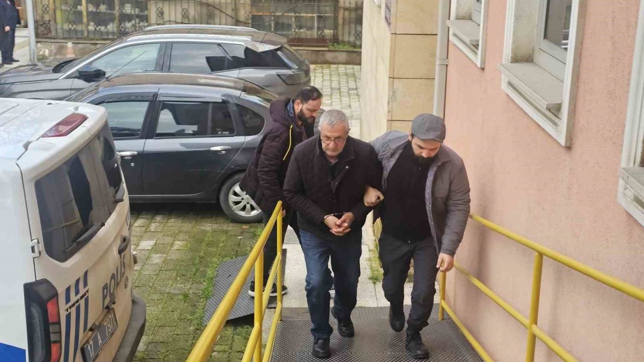 Emanet verdiği altınları ödemeyen oğlunu öldürdü