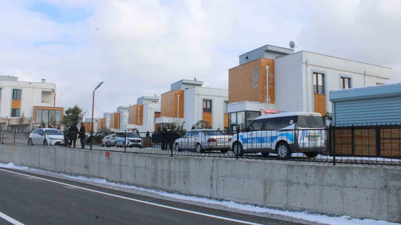 Eski ve yeni erkek arkadaşlar arasında bıçaklı kavga