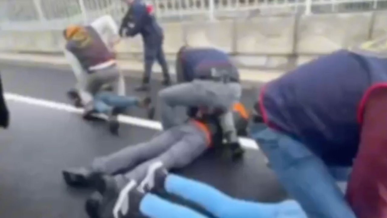 Evine girilen kadının ellerini bağlayıp yüz tanıma sistemiyle hesabından 18 bin euro çektiler