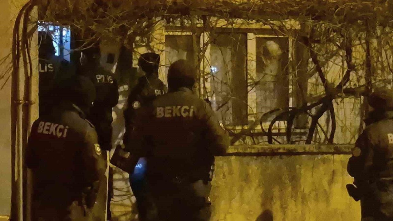 Evine pencereden girince hırsız sandılar