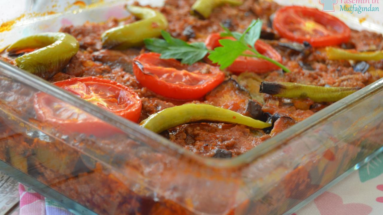 Fırında kıymalı patlıcan musakka tarifi
