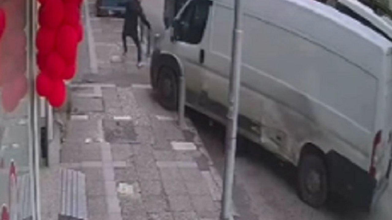 Freni patlayan minibüs, kaldırımdaki yayaya çarptı