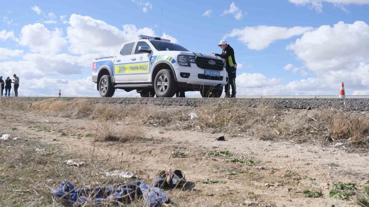 Gelincik toplarken otomobilin çarptığı yaşlı kadın can verdi