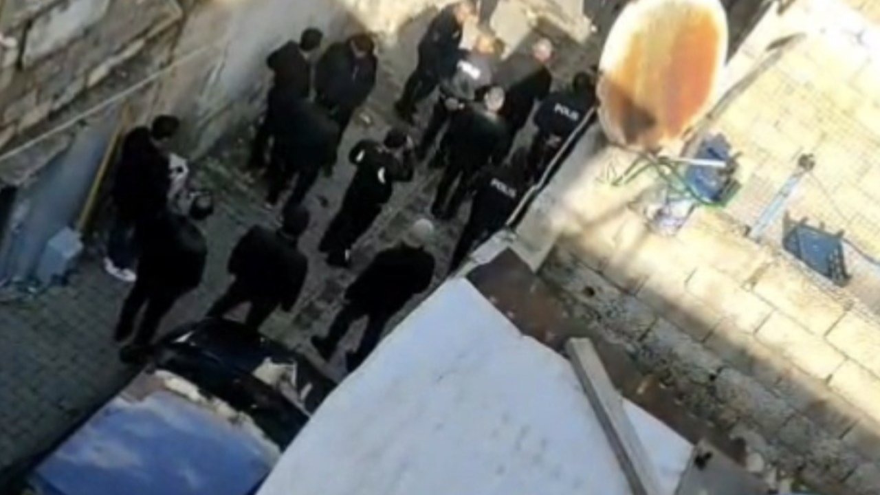 Gündüz vakti girdikleri evdeki 2 kadını darbettiler! Durumu ağır