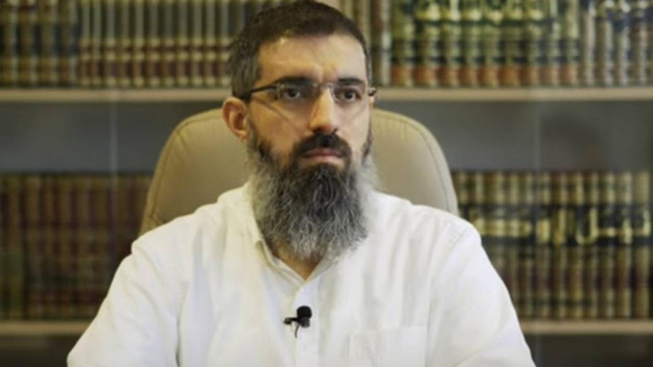 Halis Bayancuk kimdir?