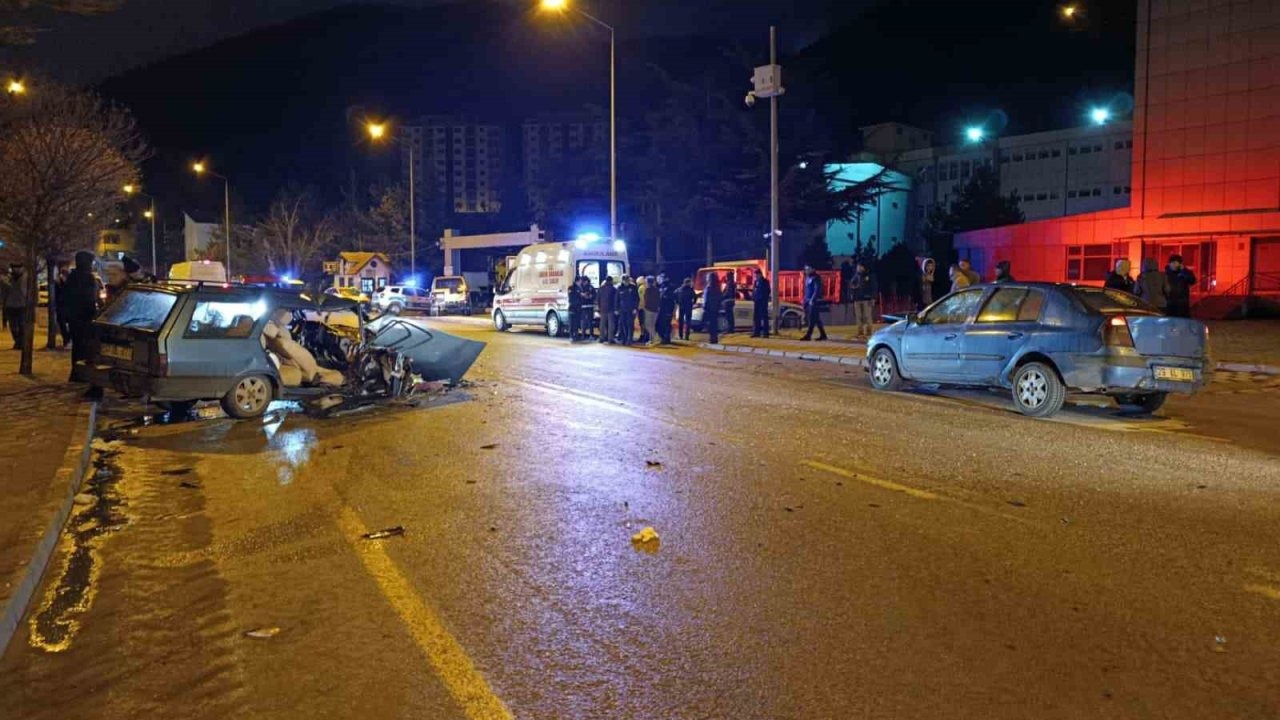 İftara dakikalar kala feci kaza: 1 ölü, 3 yaralı