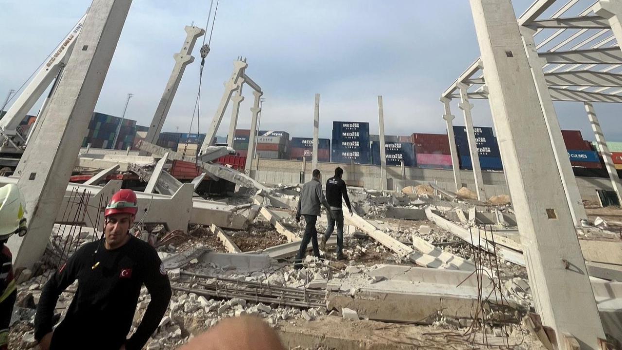 İnşaatta çökme! 3 işçi yaralandı!