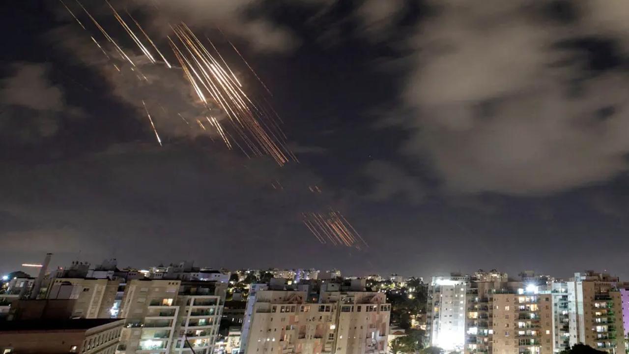 İran, İsrail'e yeni füze saldırısı başlattı