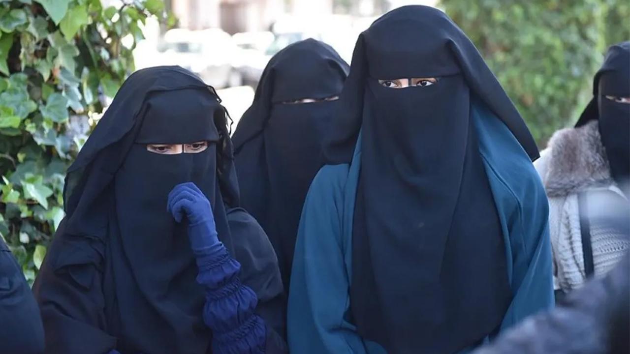 İspanya'da aşırı sağın girişimiyle burka ve peçe yasaklandı