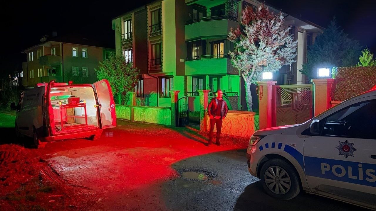 Kanser hastası kadın evinde ölü bulundu