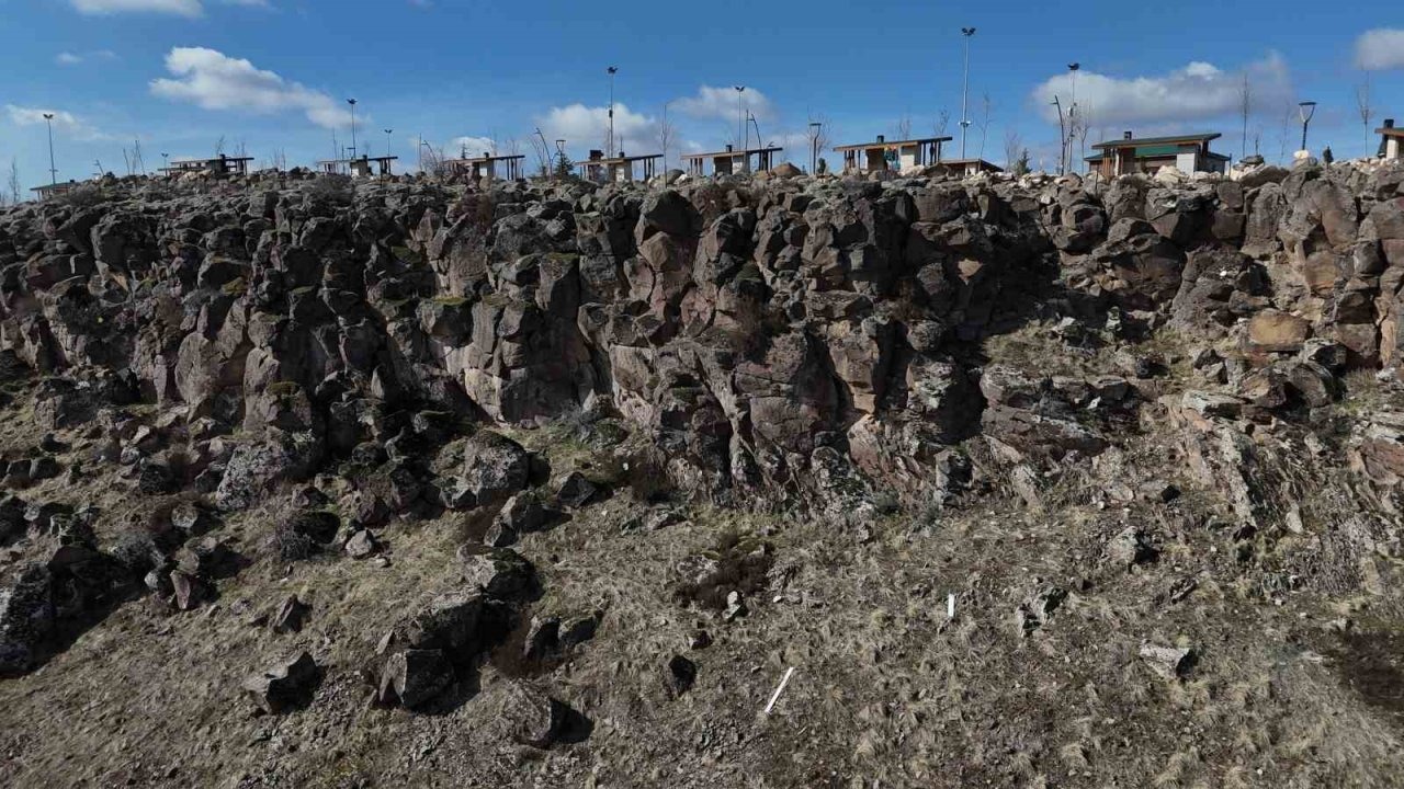 Kayıp Sümeyye Satılmış kız için arama çalışmaları sürüyor