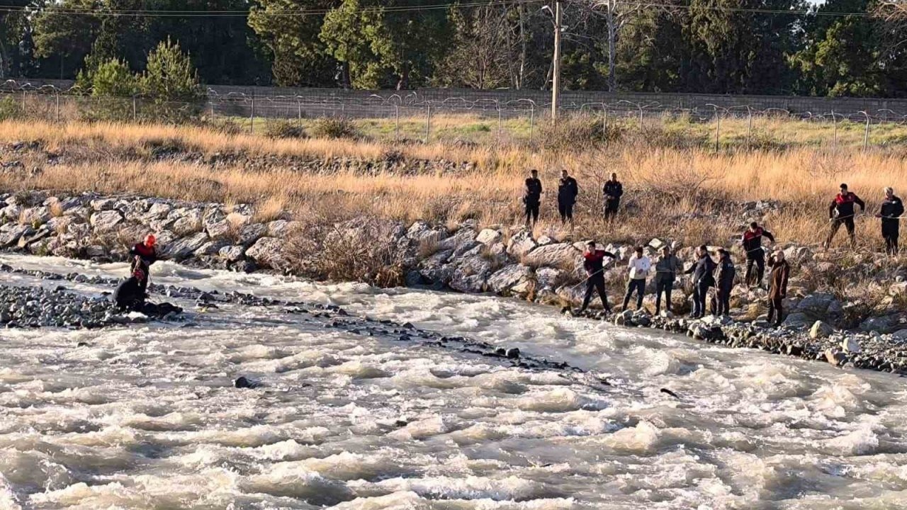 Köprüden düşerek akıntıya kapılan çocuk hayatını kaybetti