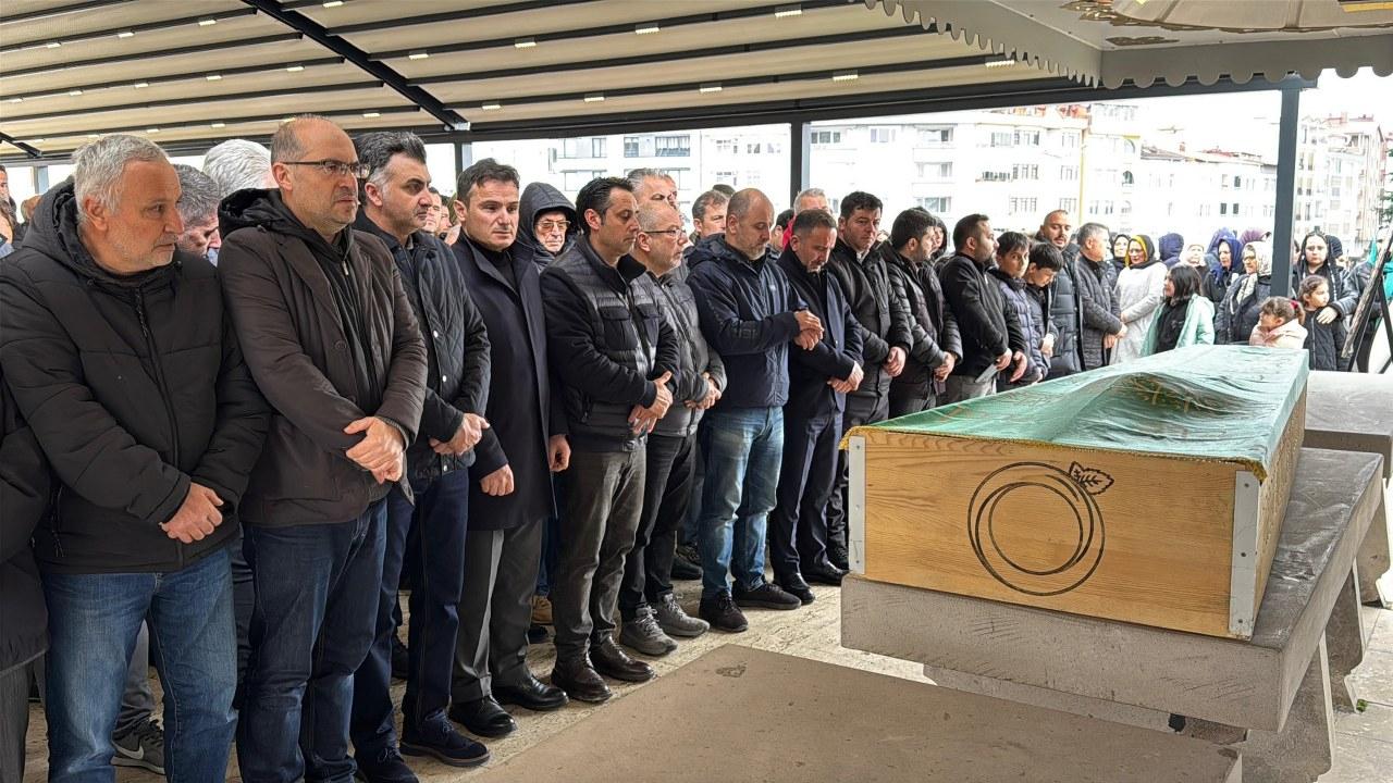 Öğretmen Mesut Sarıboğa halı sahada kalp krizi geçirdi