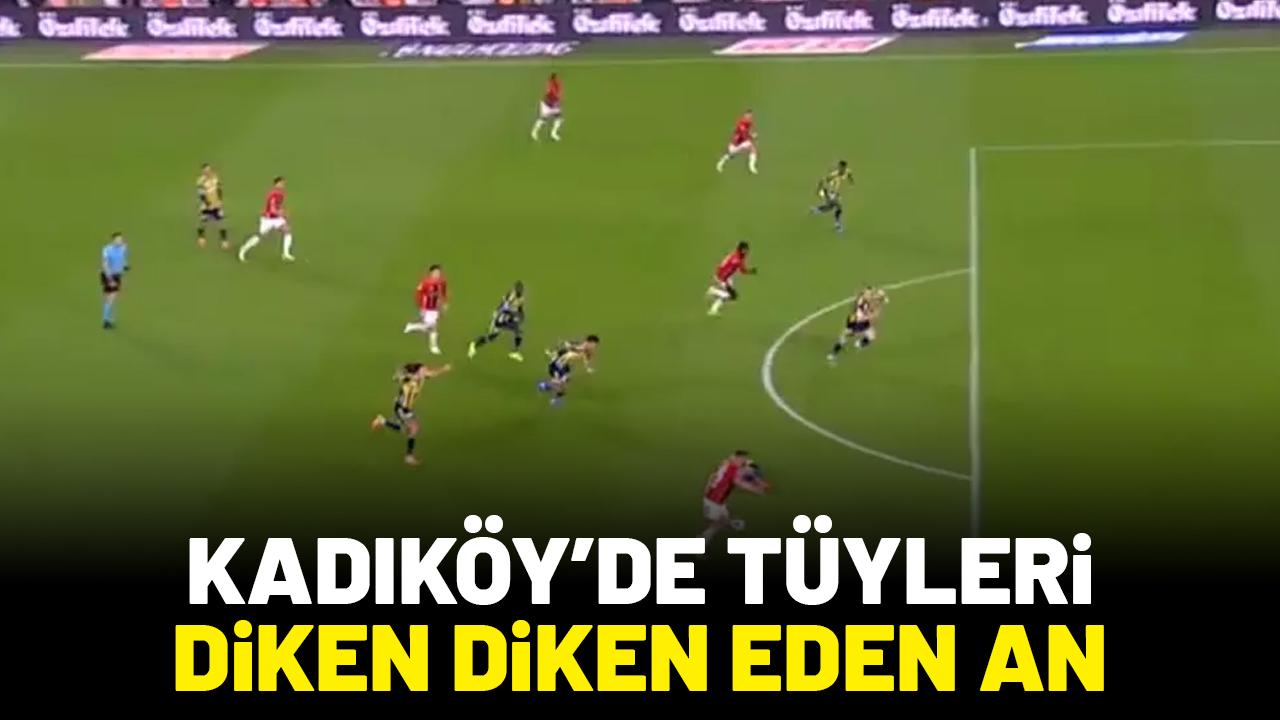 Oğulcan Ülgün Kadıköy'de tüyleri diken diken etti