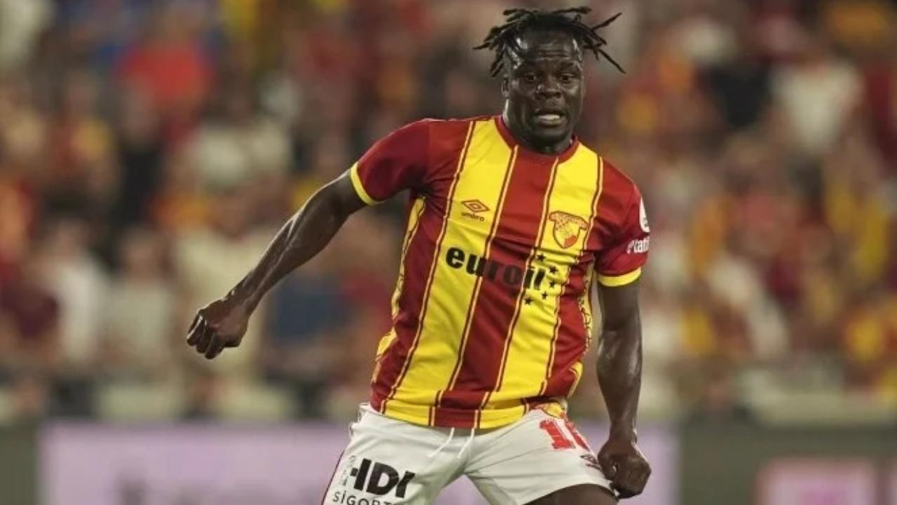 Olaitan hangi mevkide oynuyor?