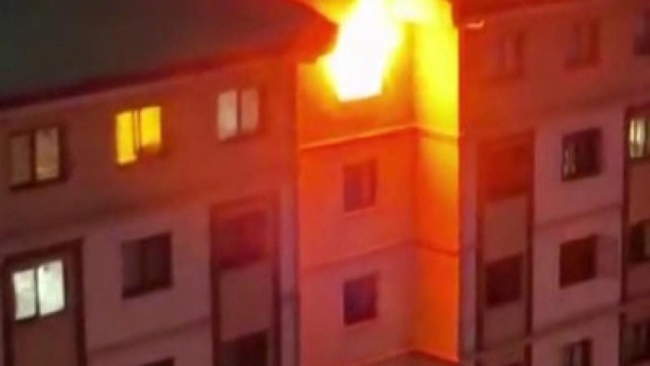 Önce yangın çıktı! Sonra tüp patladı! 13 kişi mahsur kaldı