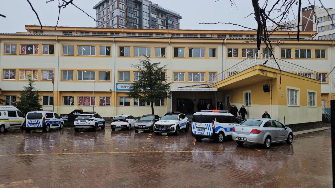 Ortaokulda bıçaklı kavga: 1 öğrenci yaralandı