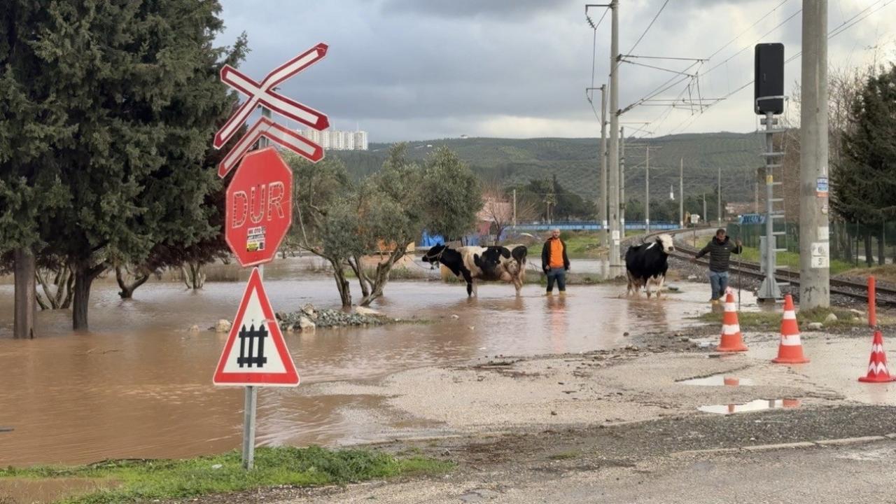 Osmaniye'de sağanak hayatı felç etti