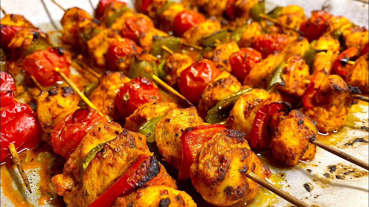 Özel sosuyla fırında tavuk şiş tarifi