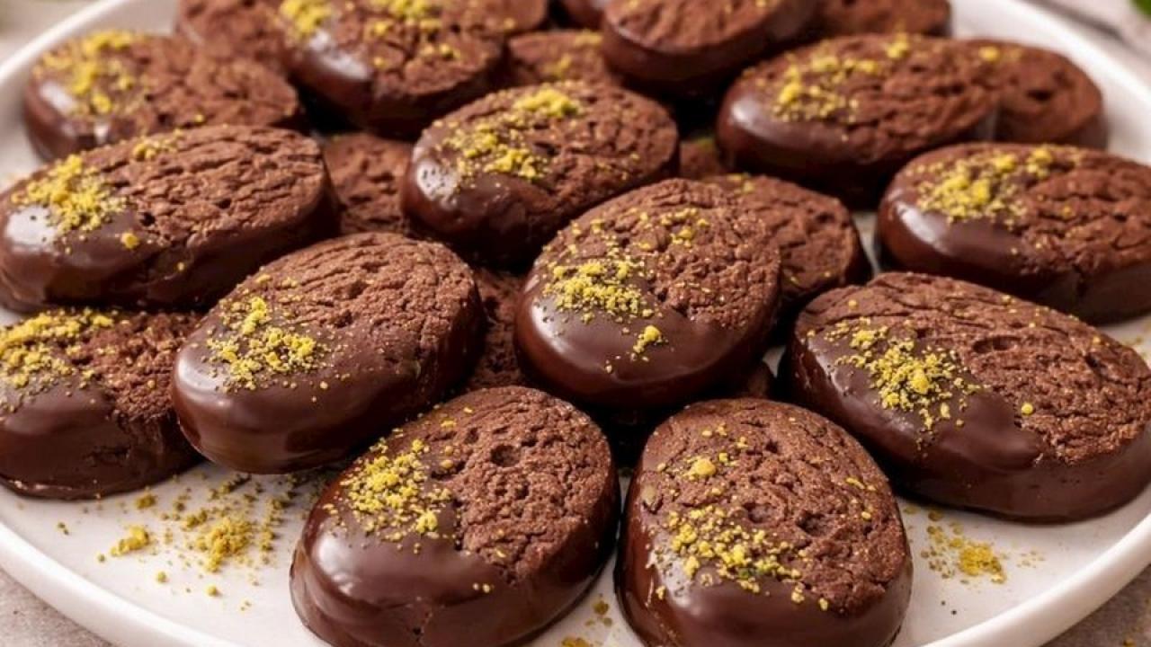 Pastane tadında kakaolu fıstıklı kurabiye tarifi