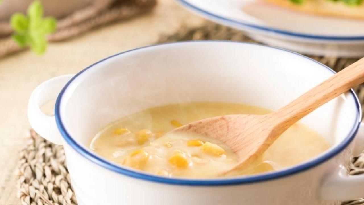 Sade malzemelerle lezzetli mısır çorbası tarifi